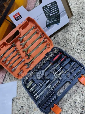 82-Piece Mechanic Socket Tool Kit Set.
