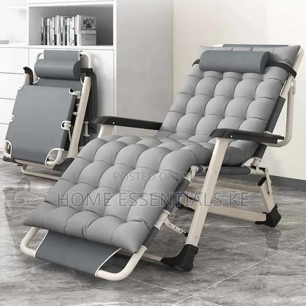 *Foldable Reclining Outdoor/Lounge Chair