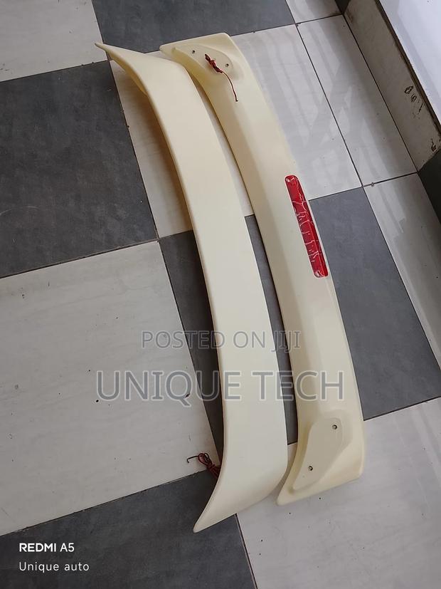 Universal Saloon Car Spoiler Durable and Easy to Install