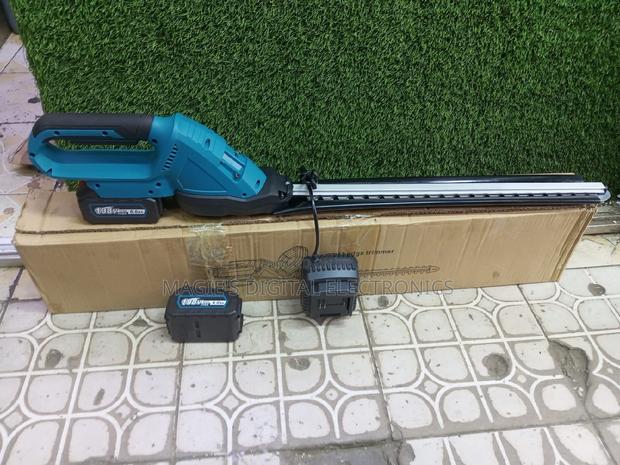 Well Performing 198v Makita Cordless Hedge Trimmer - main view