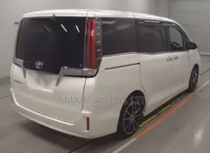 Toyota Esquire 2018 White