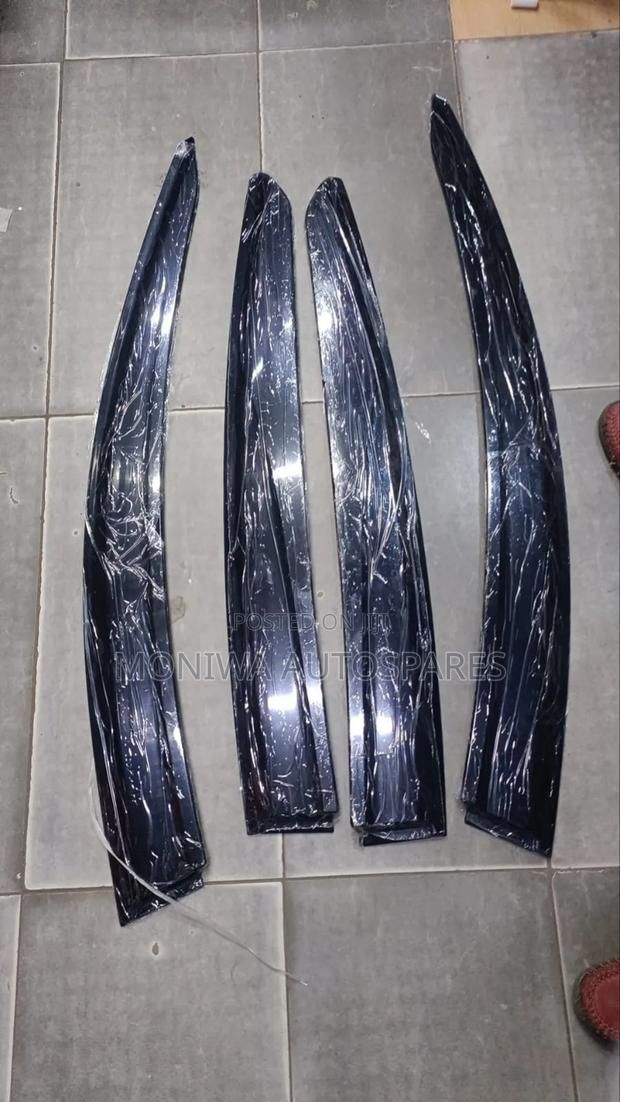 Windbreakers Honda Vezel - main view