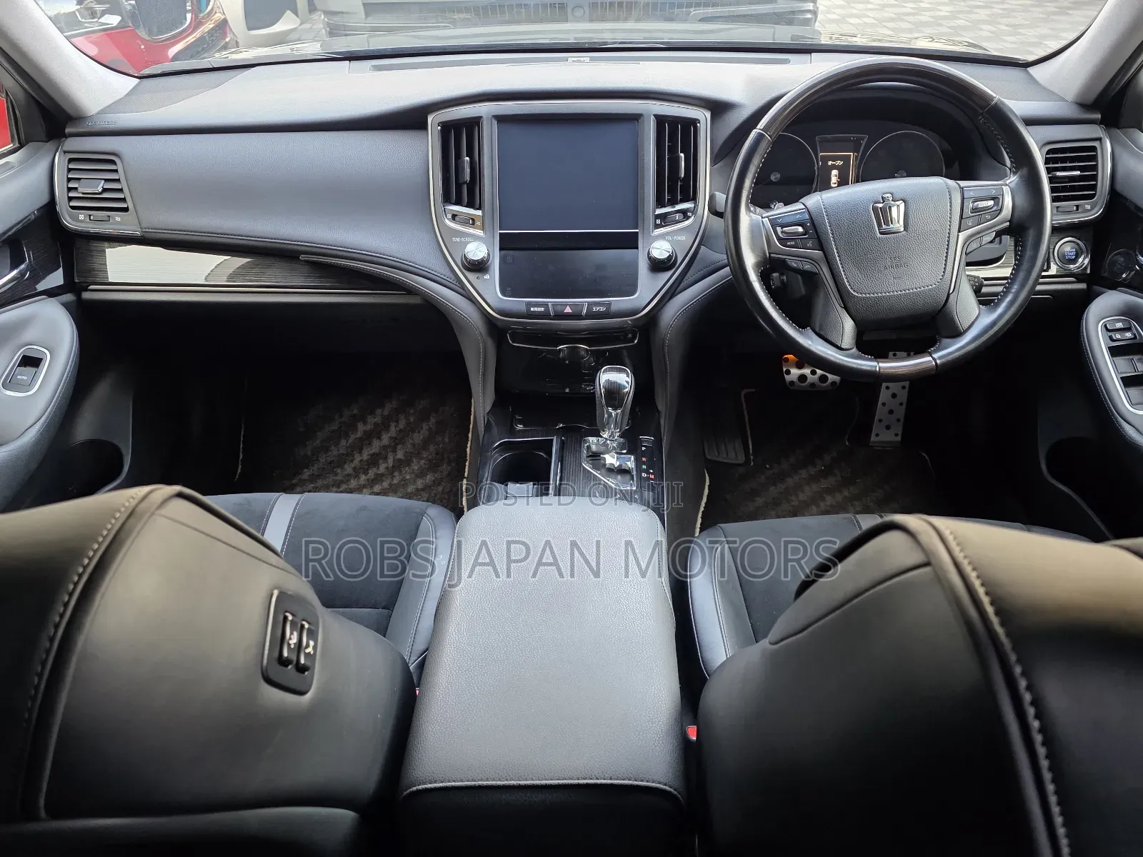 Toyota Crown 2018 Black