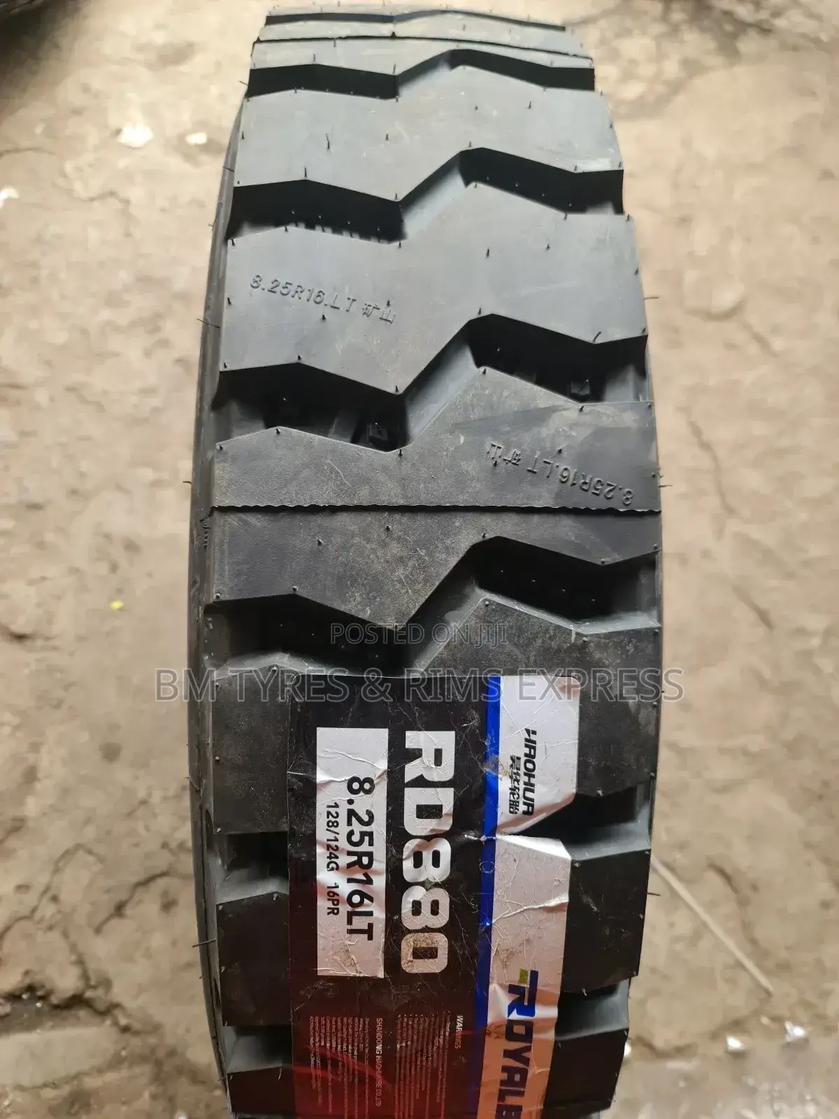 825 R16 Royalblack Tyres (Diff)