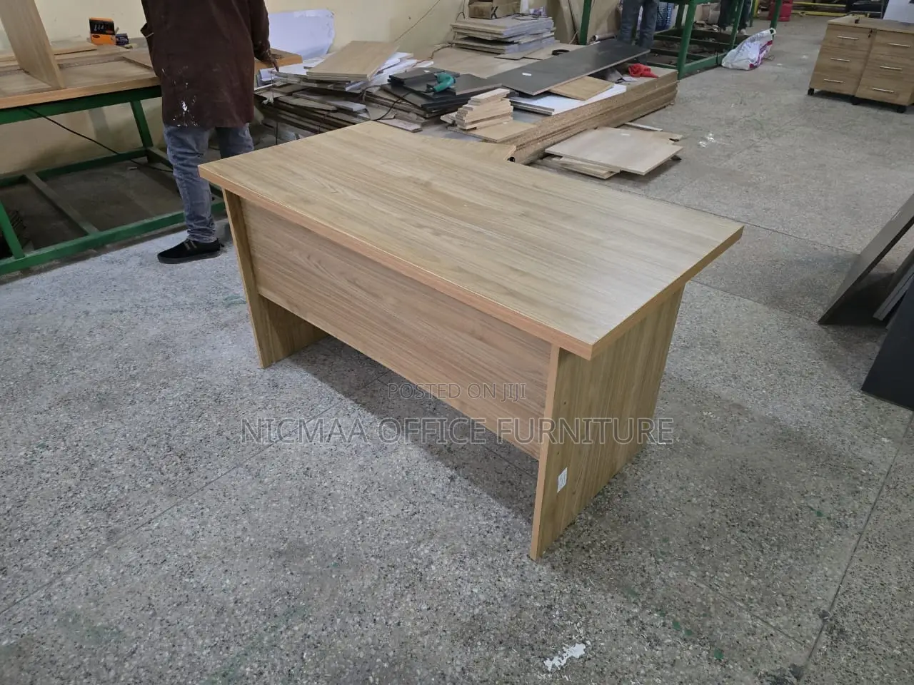 1.4m Advanced Local Desk