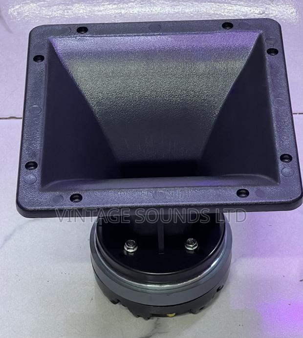 Winford Bm-D520 51.1mm Tweeter Driver / 9 by 9 Horn Adapter - main view