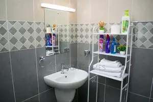 Modern Furnished Studio Airbnb in Ruaka
