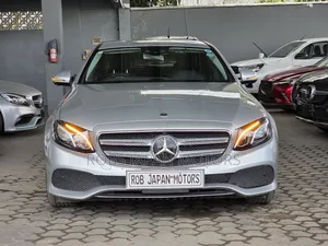 Mercedes-Benz E200 2018 Ivory