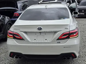 Toyota Crown 2019 Pearl