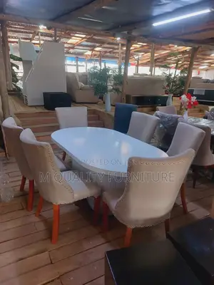 Dining Set With a Refined Finish