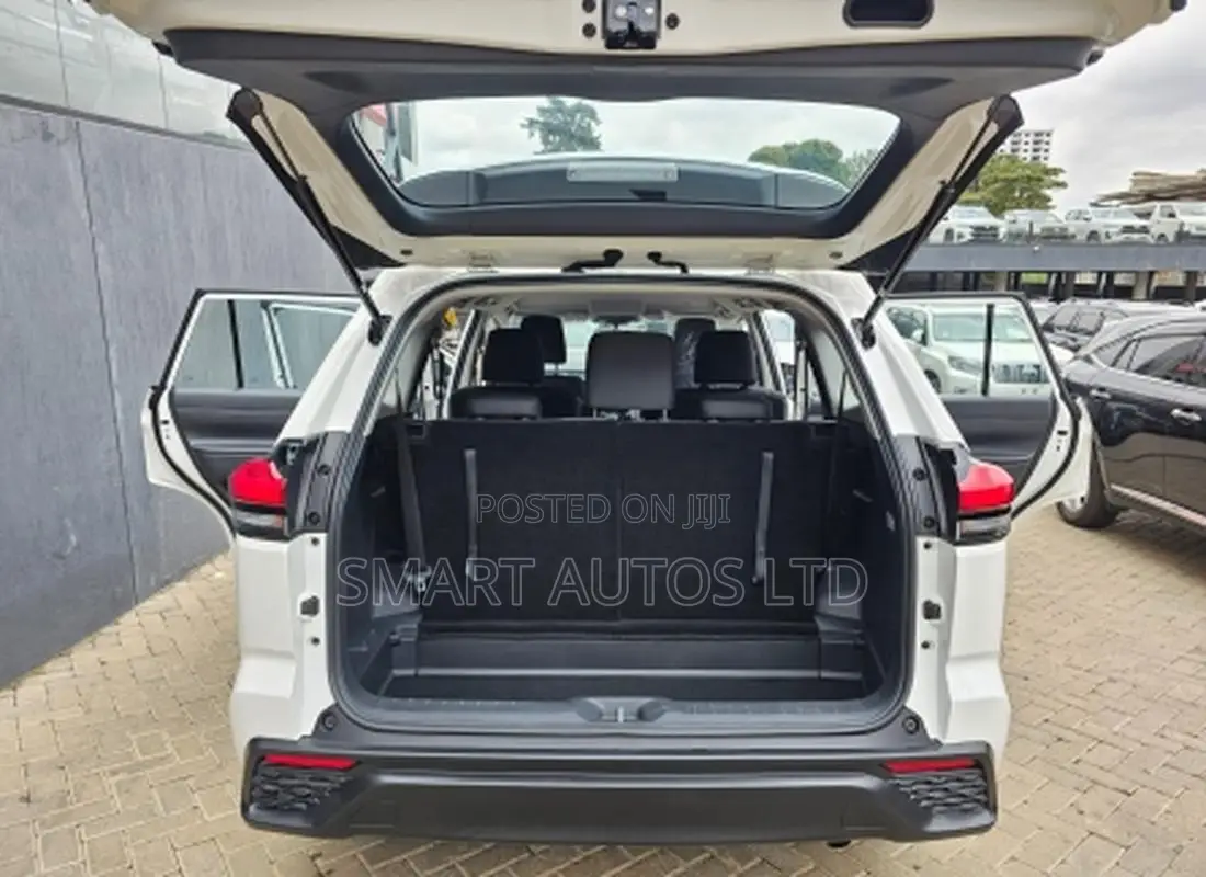 New Toyota Innova 2024 White