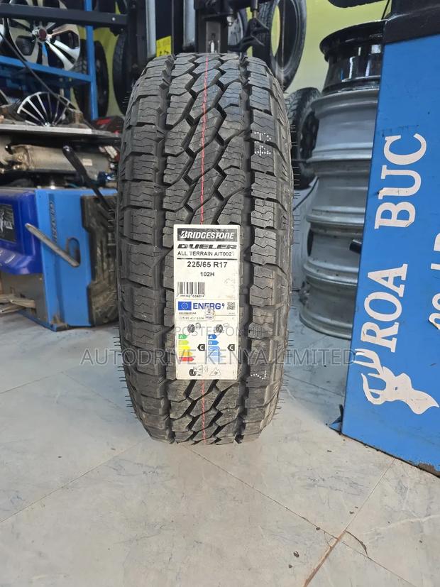 225/65r17 Bridgestone Dueler a/T Tire