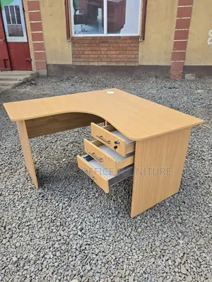1200mm Curved Advanced Desk