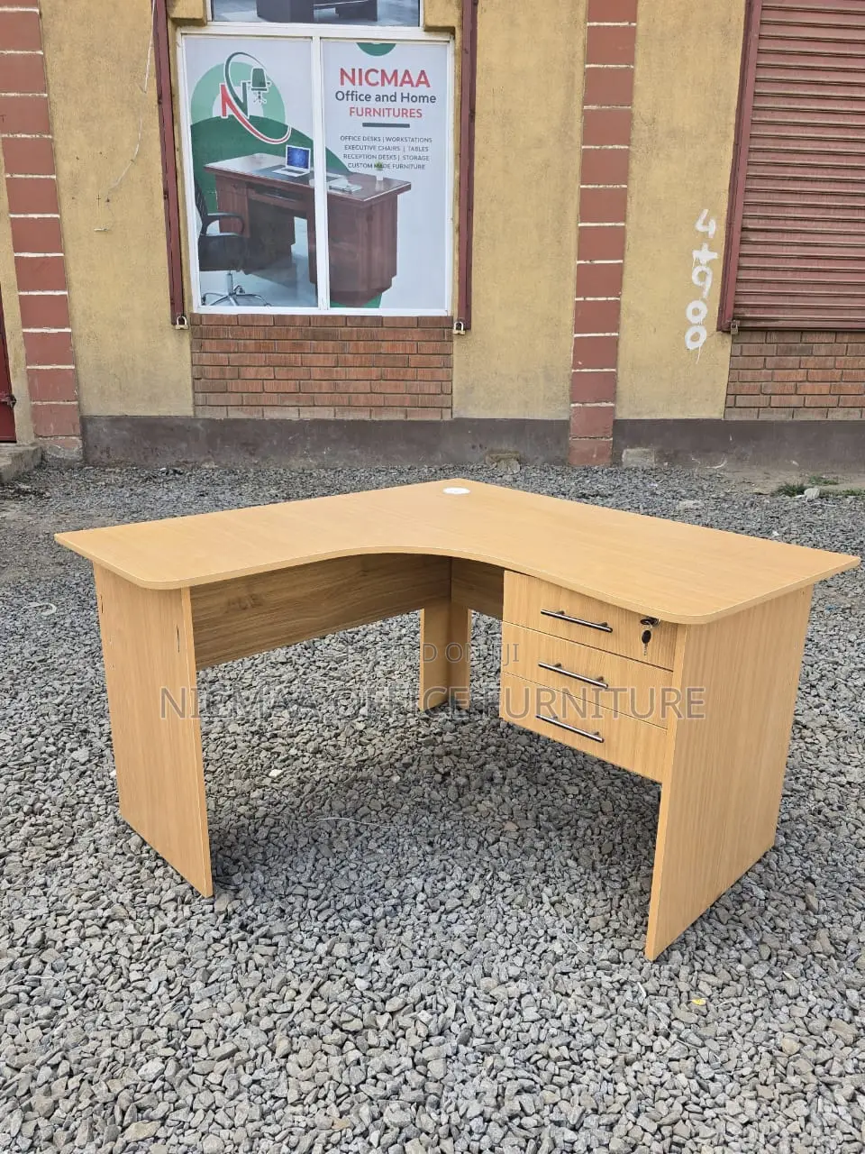 1200mm Curved Advanced Desk
