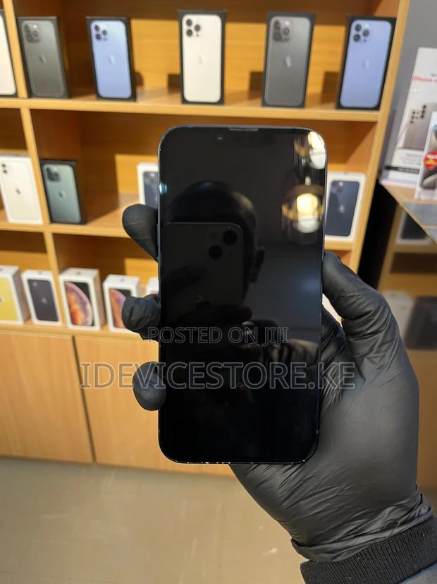 Apple iPhone 13 128 GB Black - main view