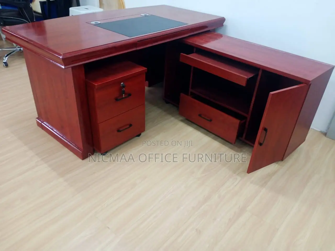 Executive Mahogany Finish Desk