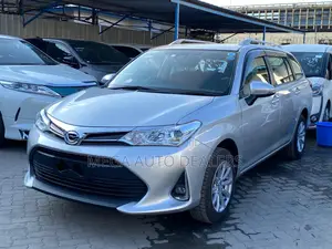 Toyota Corolla Fielder 2018 Silver