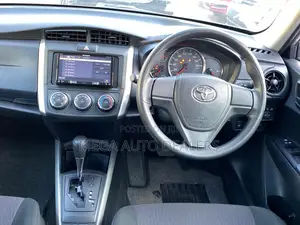 Toyota Corolla Fielder 2018 Silver