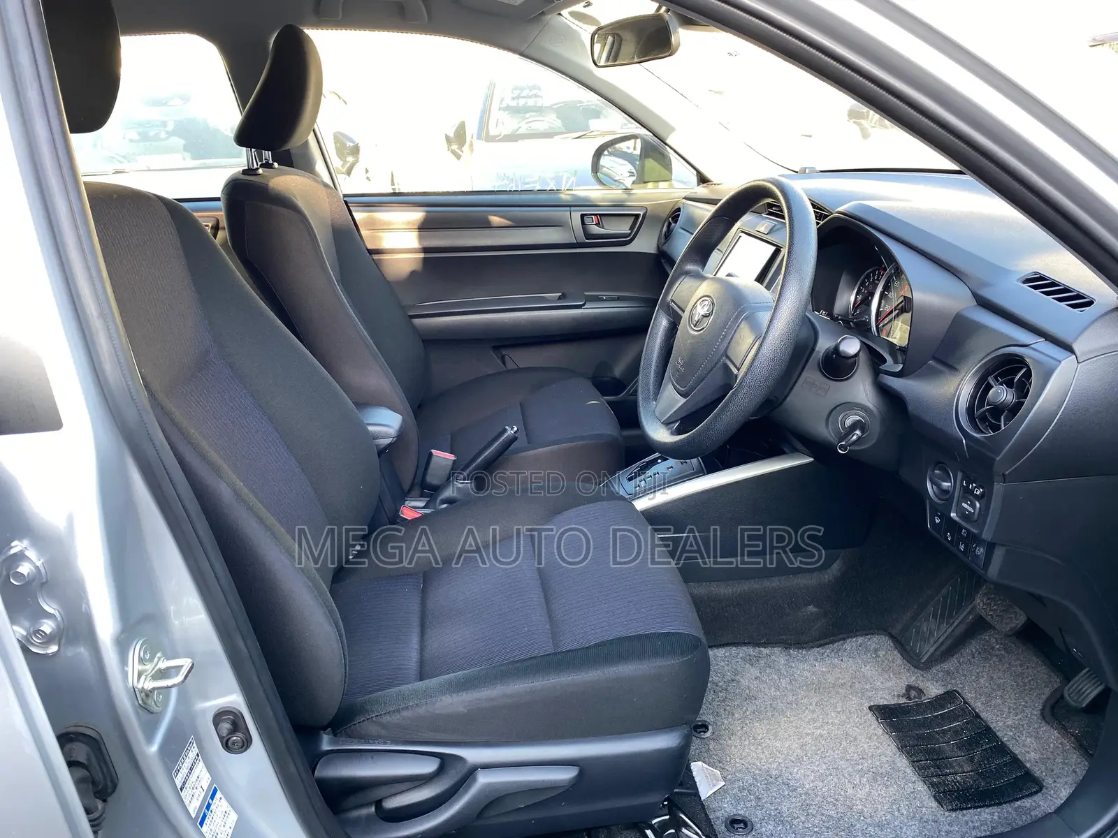 Toyota Corolla Fielder 2018 Silver