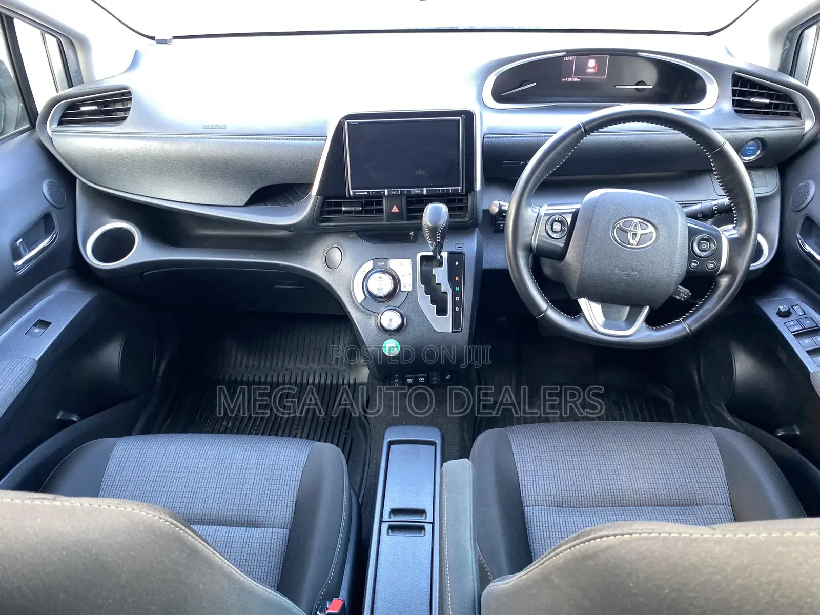 Toyota Sienta 2018 Silver