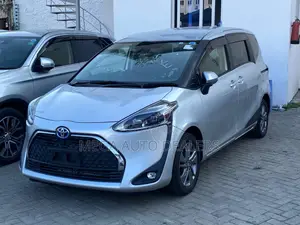 Toyota Sienta 2018 Silver