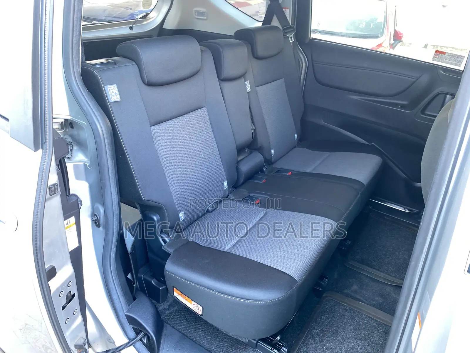 Toyota Sienta 2018 Silver