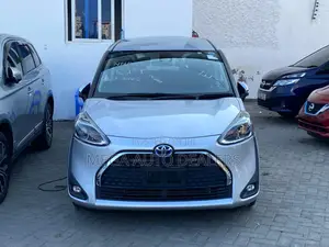 Toyota Sienta 2018 Silver