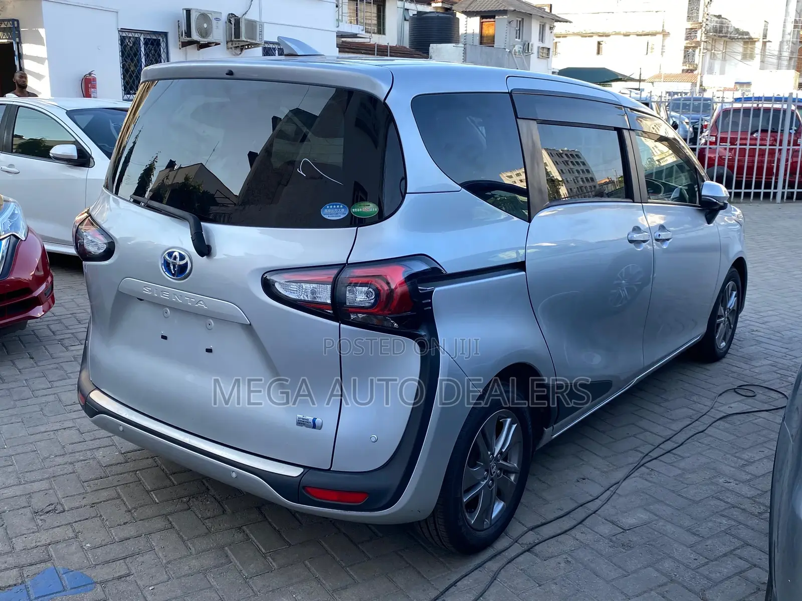 Toyota Sienta 2018 Silver