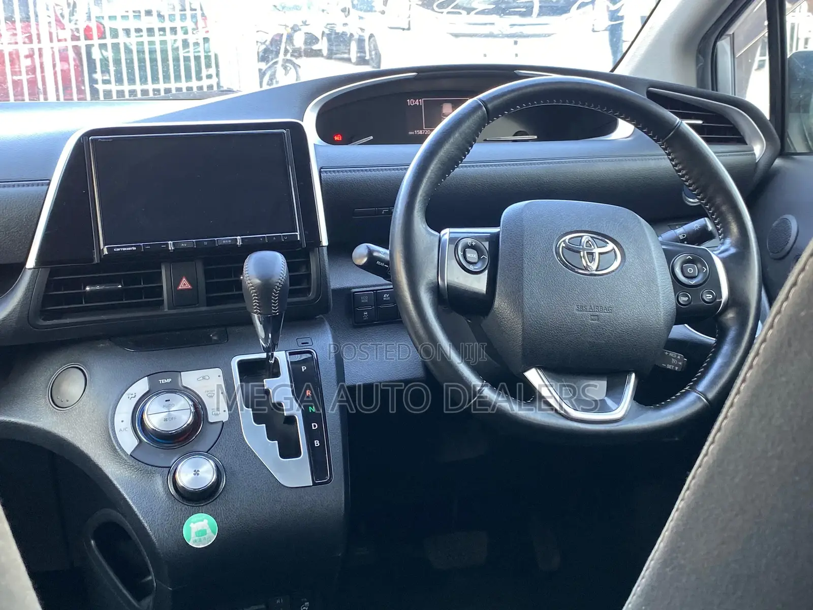 Toyota Sienta 2018 Silver