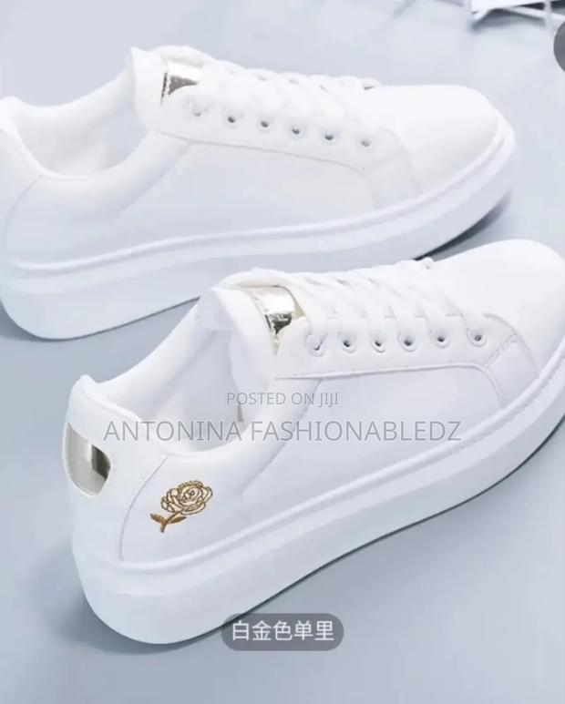 Ladies Sneakers - thumbnail 2