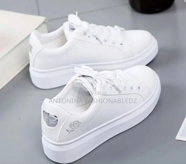 Ladies Sneakers - thumbnail 3