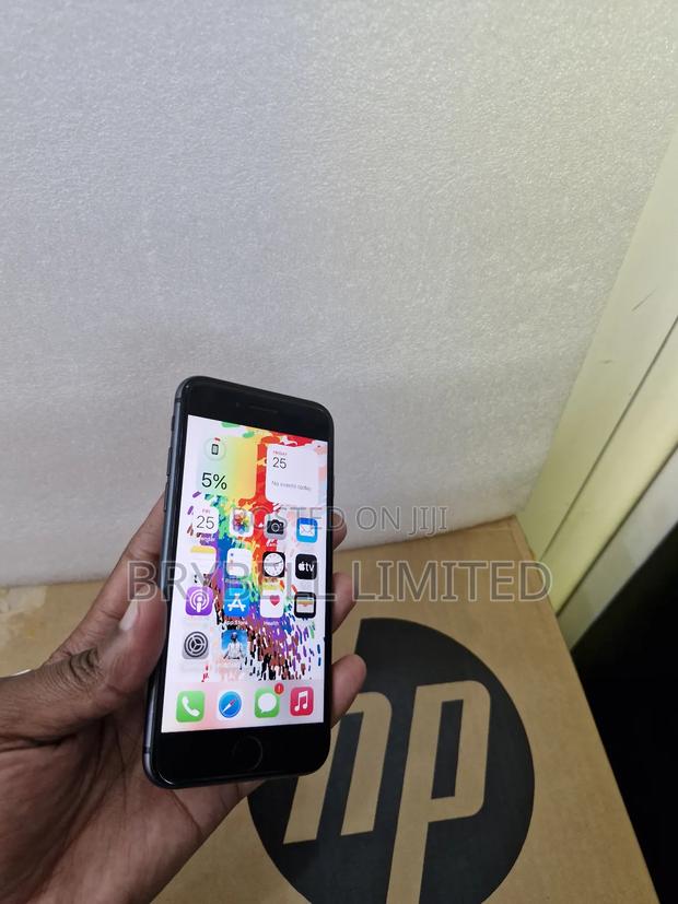 Apple iPhone 8 64 GB Black - thumbnail 3