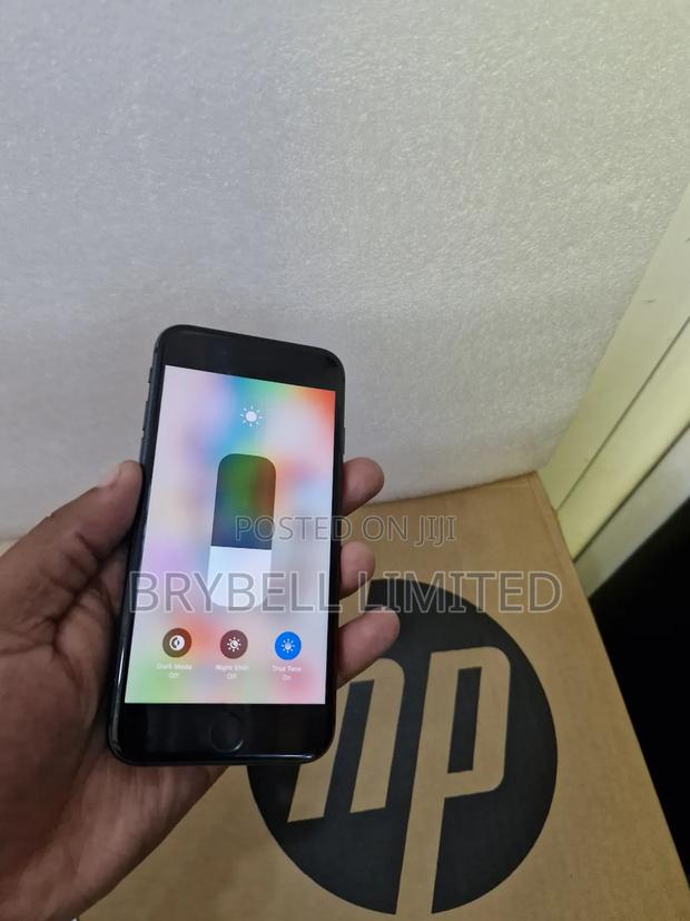 Apple iPhone 8 64 GB Black - main view