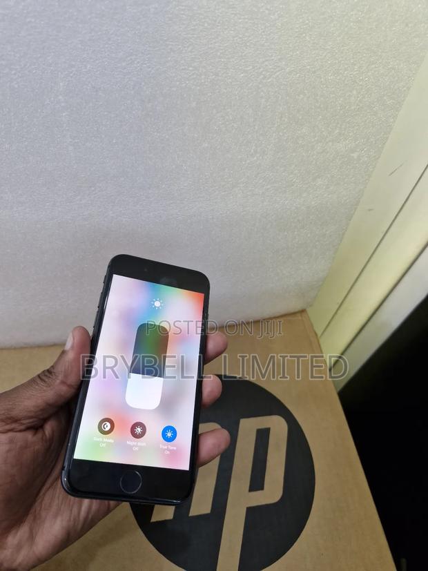 Apple iPhone 8 64 GB Black - thumbnail 6