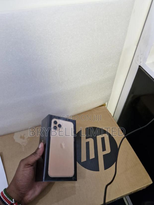 New Apple iPhone 11 Pro 256 GB Gold - thumbnail 3