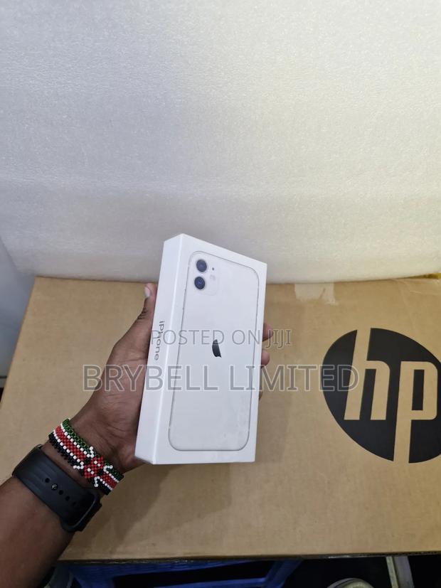 New Apple iPhone 11 128 GB White - thumbnail 2