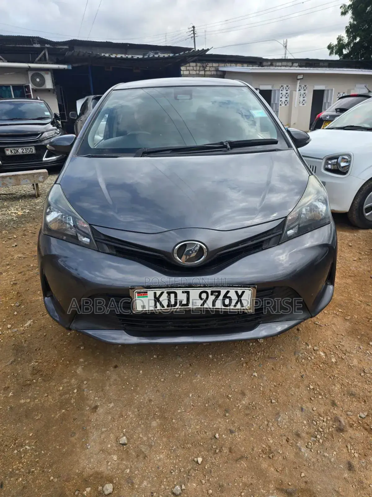 Toyota Vitz 1.3 FWD 5dr 2015 Gray