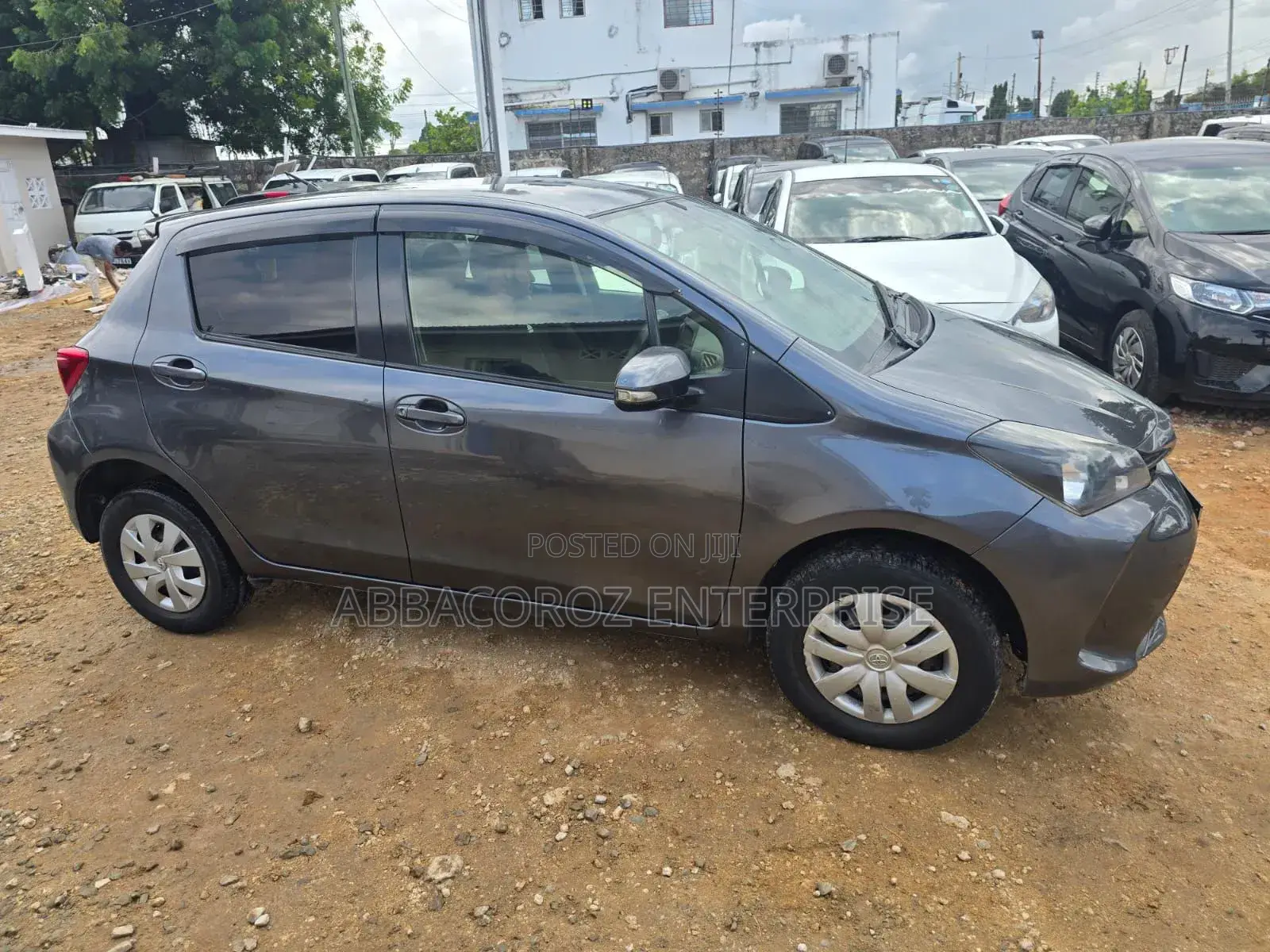 Toyota Vitz 1.3 FWD 5dr 2015 Gray