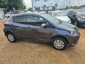 Toyota Vitz 1.3 FWD 5dr 2015 Gray