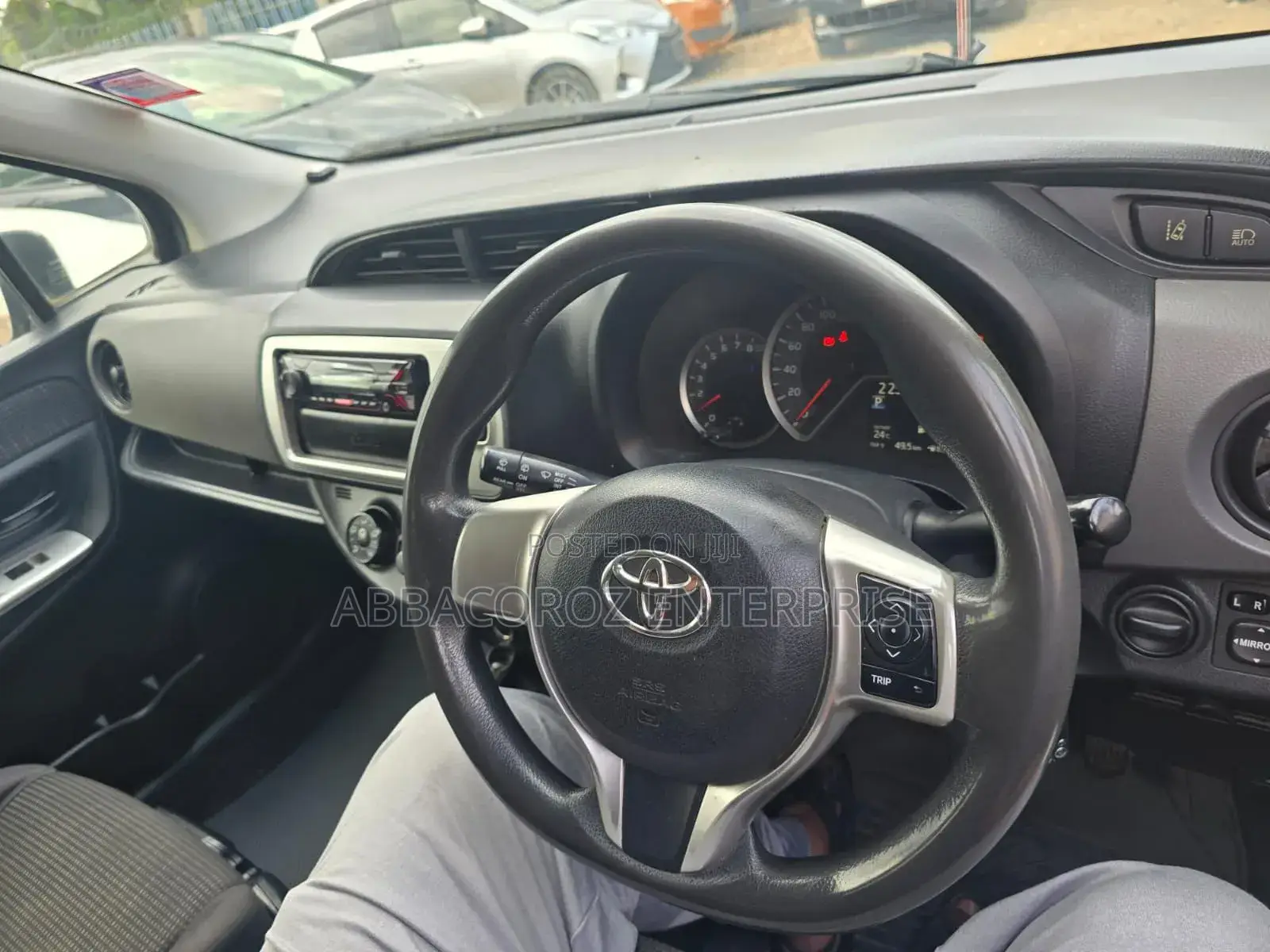 Toyota Vitz 1.3 FWD 5dr 2015 Gray