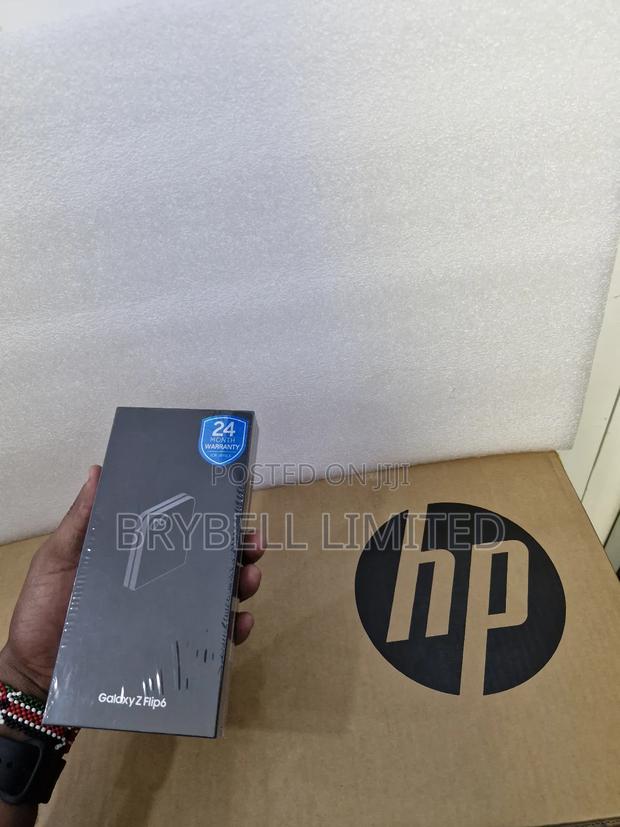 New Samsung Galaxy Z Flip6 256 GB Silver - thumbnail 3