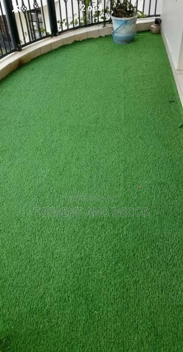 Lush Green Turf Carpet for Indoor and Outdoor Use