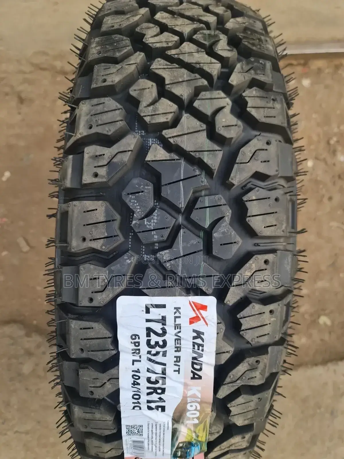 235 /75 R15 Kenda Klever (R/T).