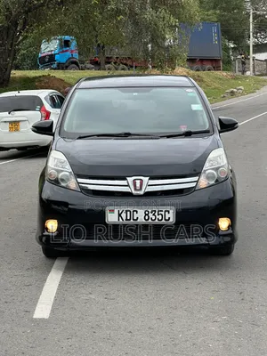 Toyota ISIS 2014 Black