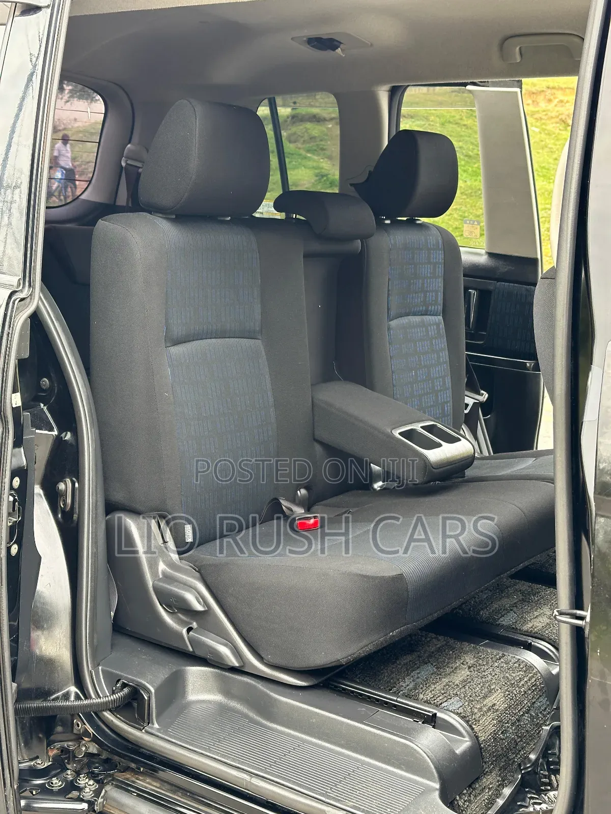 Toyota ISIS 2014 Black