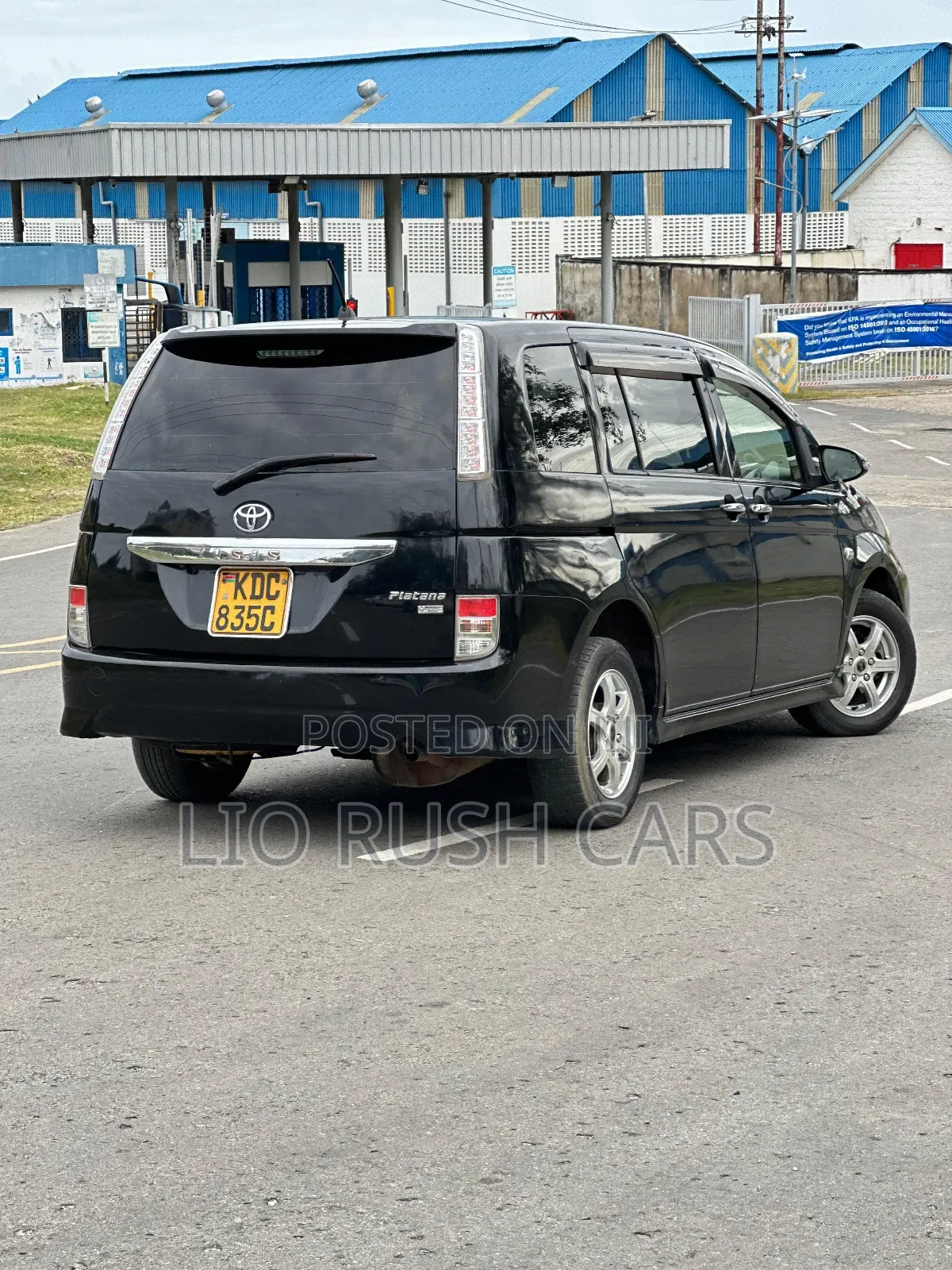 Toyota ISIS 2014 Black