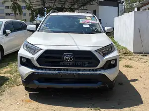 Toyota RAV4 Adventure 2019 White
