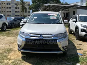 Mitsubishi Outlander 2018 White