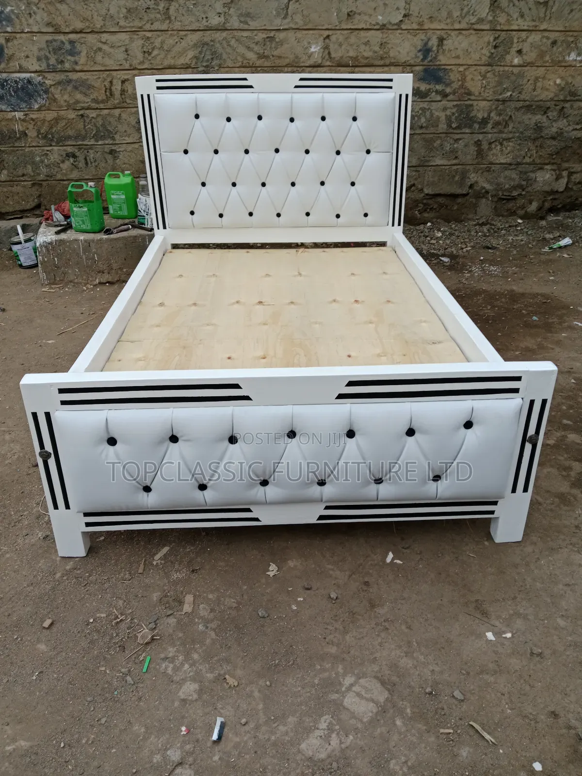 White  Lexyn Bed 4x6