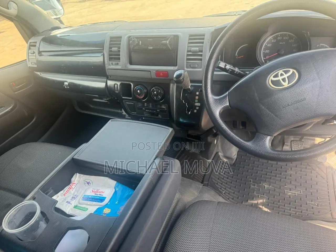 Toyota HiAce 2011 Silver